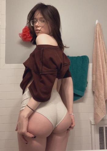 281-677-3373, 23  female escort, Staten Island